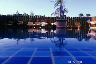 تختخواب و صبحانه Castello