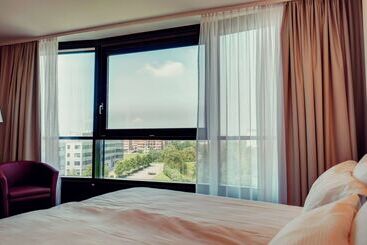 هتل Amedia Amsterdam Airport Schiphol, Trademark Collection By Wyndham