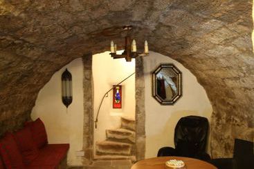 בית מלון כפרי Castle Levan B&b