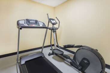 هتل Days Inn By Wyndham New Orleans Pontchartrain