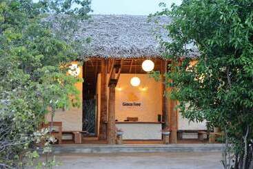 هتل Giman Free Beach Resort