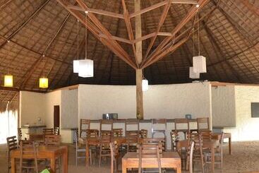 هتل Giman Free Beach Resort