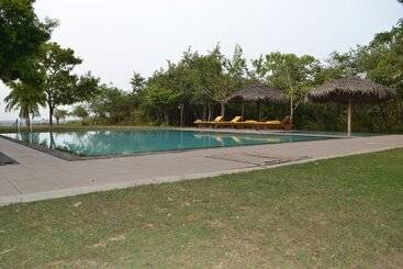 هتل Giman Free Beach Resort