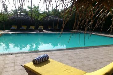 هتل Giman Free Beach Resort