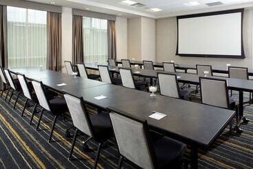 هتل Hampton Inn & Suites Pittsburgh Airport South–settlers Ridge