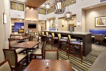 هتل Hampton Inn & Suites Pittsburgh Airport South–settlers Ridge