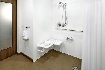 هتل Hampton Inn & Suites Pittsburgh Airport South–settlers Ridge