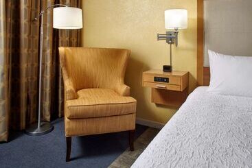 هتل Hampton Inn & Suites Pittsburgh Airport South–settlers Ridge