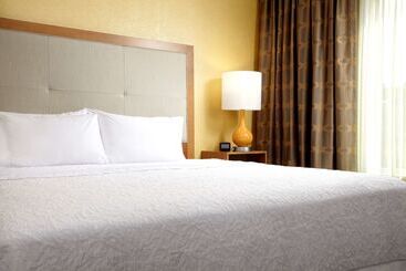هتل Hampton Inn & Suites Pittsburgh Airport South–settlers Ridge