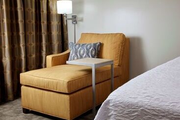 هتل Hampton Inn & Suites Pittsburgh Airport South–settlers Ridge