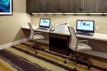 هتل Hampton Inn & Suites Pittsburgh Airport South–settlers Ridge