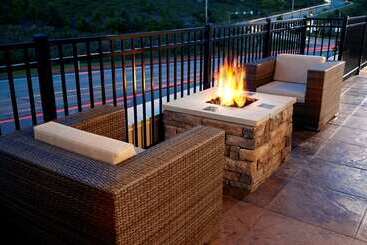 هتل Hampton Inn & Suites Pittsburgh Airport South–settlers Ridge