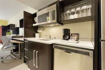 هتل Home2 Suites By Hilton La Crosse
