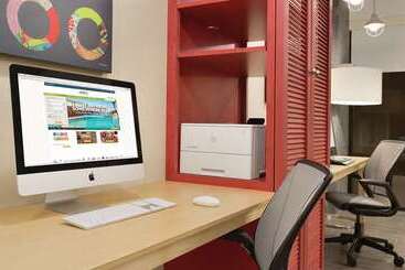 هتل Home2 Suites By Hilton La Crosse