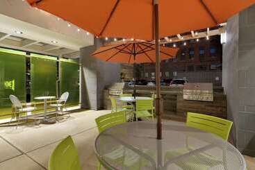 هتل Home2 Suites By Hilton La Crosse