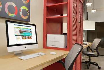 هتل Home2 Suites By Hilton La Crosse