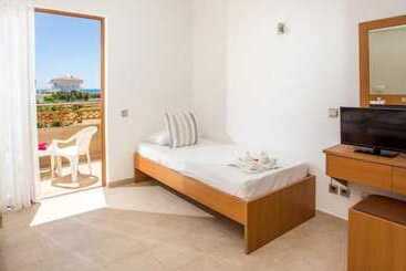 هتل Ledras Beach