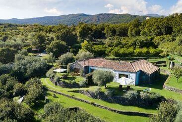 هتل Monaci Delle Terre Nere