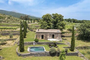 هتل Monaci Delle Terre Nere