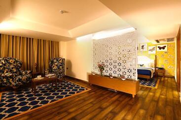 Mosaic Hotel Mussoorie Mallroad