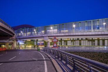 Tav Airport Hotel Izmir