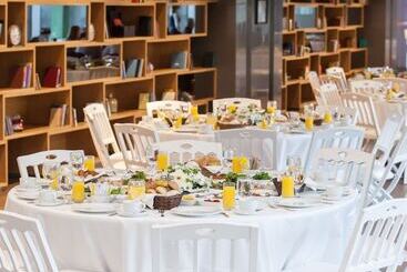 Tav Airport Hotel Izmir