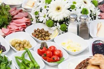 Tav Airport Hotel Izmir