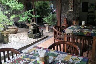 酒店 Temple Cafe & Seaside Cottages