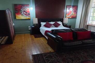 پانسیون Bains House