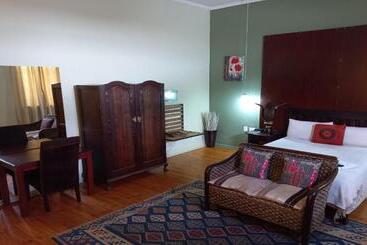پانسیون Bains House