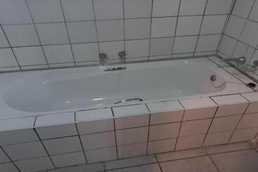 پانسیون Bains House