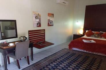پانسیون Bains House