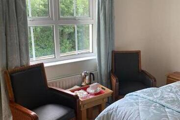 پانسیون Brooke Lodge Guesthouse