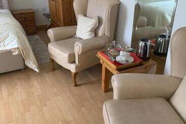 پانسیون Brooke Lodge Guesthouse