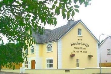 پانسیون Brooke Lodge Guesthouse