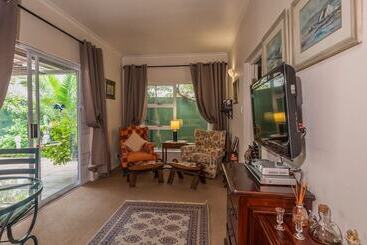 پانسیون Brown Jug Guest House