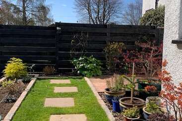 پانسیون Pinewood Country House