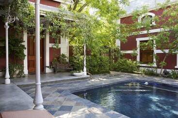 پانسیون Roosenwijn Guest House