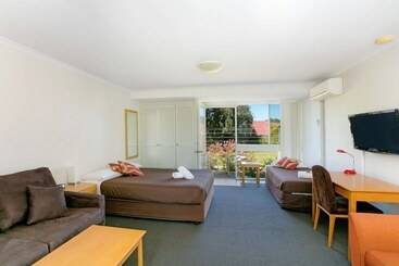 Bathurst Studio Apartments