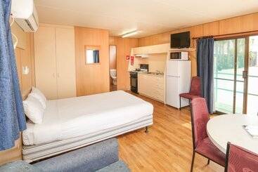 Aquarius Apartments And Cabins