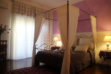 تختخواب و صبحانه Casamore Rooms
