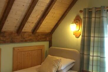 Cedar House B&b
