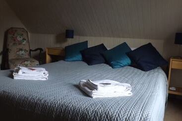 Cedar House B&b