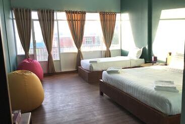 هتل Baobabed Hostel Nyaung Shwe