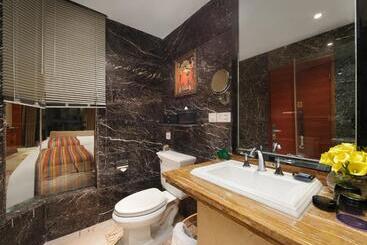 هتل Howard Johnson Tianyuan Resort Jiuzhaigou