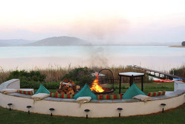 هتل Lakeside Lodge & Spa