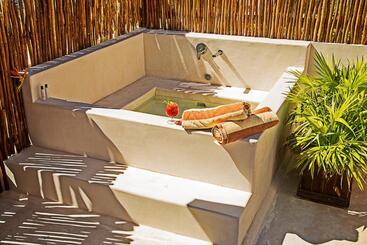 هتل Maria Del Mar Tulum   Adults Only