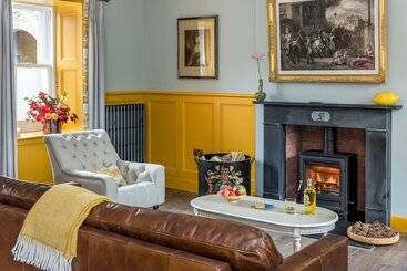 Meikleour Arms Hotel And Restaurant