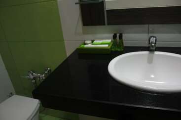Pose In Hotel Solo