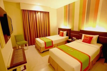 Pose In Hotel Solo